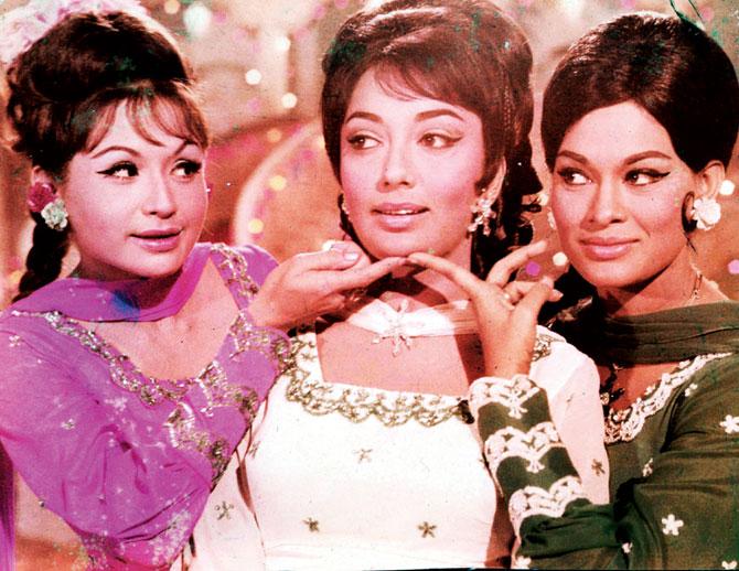 Sadhana with Helen and Bela in 'Dil Daulat Duniya'. Sadhana was friends with Helen and Nanda, who were among the few celebs from the industry to have helped her in her later years.