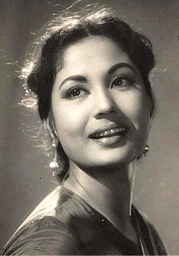 Meena Kumari: In a sense, Kumari was the female equivalent of Guru Dutt. She not only played tragic roles, but lived a tragic life as well. Three weeks after Pakeezah released, she died of liver cirrhosis, aged 38 in 1972.