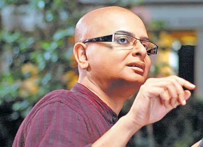 Rituparno Ghosh: The noted Bengali filmmaker who had encountered international success with films like Choker Bali, Antar Mahal among many others, passed away in 2013, after suffering a massive heart attack in his home in Kolkata. He was 49. The director was struggling with his sexuality and had become a recluse during the final days of his life.