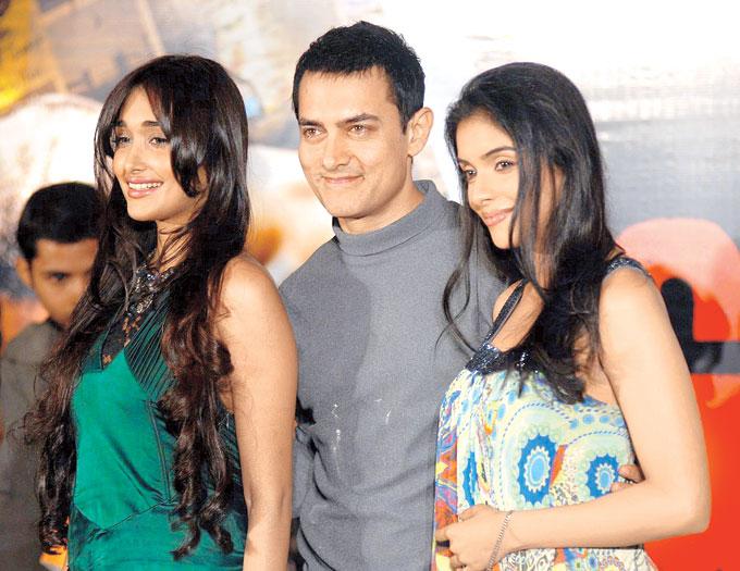 Jiah Khan with her co-stars Aamir Khan and Asin at a success party for Ghajini. Jiah appeared alongside Aamir Khan in the box office hit Ghajini, where her performance was highly appreciated.