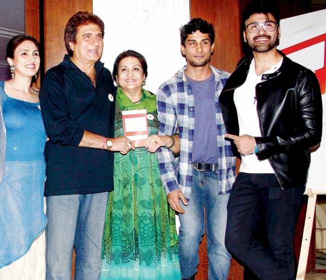 Juuhi's father Raj Babbar had a second marriage with Smita Patil. Nadira and Raj's two children are Arya Babbar and Juuhi, while Smita gave birth to Prateik Babbar. In picture: Juuhi with parents Raj and Nadira Babbar and siblings - Arya and Prateik.