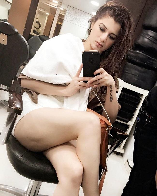 When Kainaat Arora signed Grand Masti, she had taken along Divya Bharti's parents, who were very happy for her as she forayed in the film industry, just like her sister.