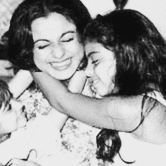 Little Kajol lovingly hugs her mother Tanuja in this wonderful black-and-white photo from childhood. Doesn't she remind you of her daughter Nysa Devgan now?