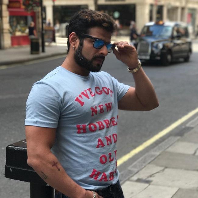 Karan Patel learnt acting from the Kishore Namit Patel Acting Institute. Karan polished his acting skills at the University of Arts in London.