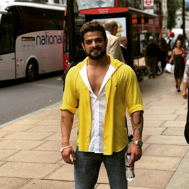 Karan Patel bagged the lead role on the series Kasturi in 2007. The show ran for two years during which Karan became popular with the viewers.