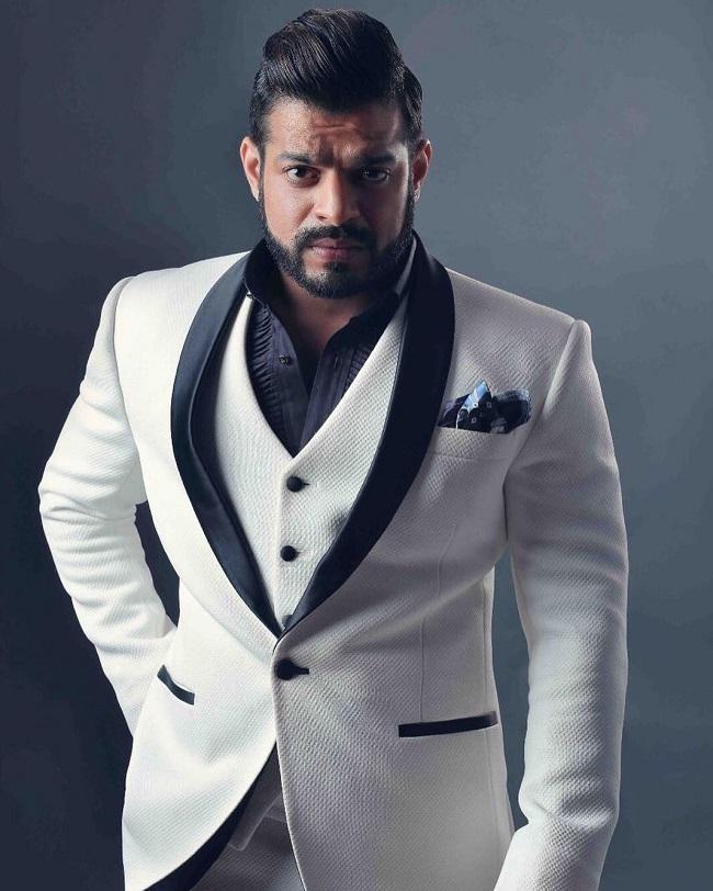 On the personal front, Karan Patel dated actress Amita Chandekar. The couple met on the sets of their show Kasturi and went on to participate in 'Nach Baliye' as a couple. However, after the dance reality show, Karan and Amita ended their relationship.