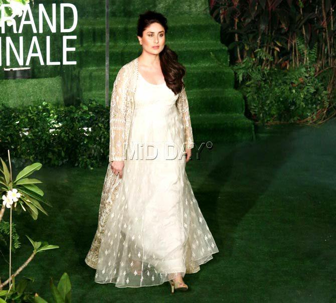 Kareena Kapoor Khan walks the ramp at the Lakme Fashion Week Finale. Pics/Yogen Shah