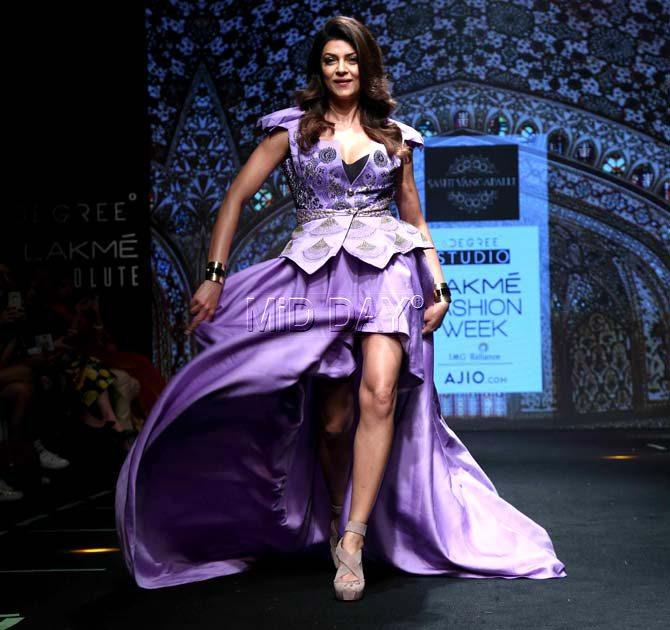 Sushmita Sen walks the ramp at the Lakme Fashion Week Finale