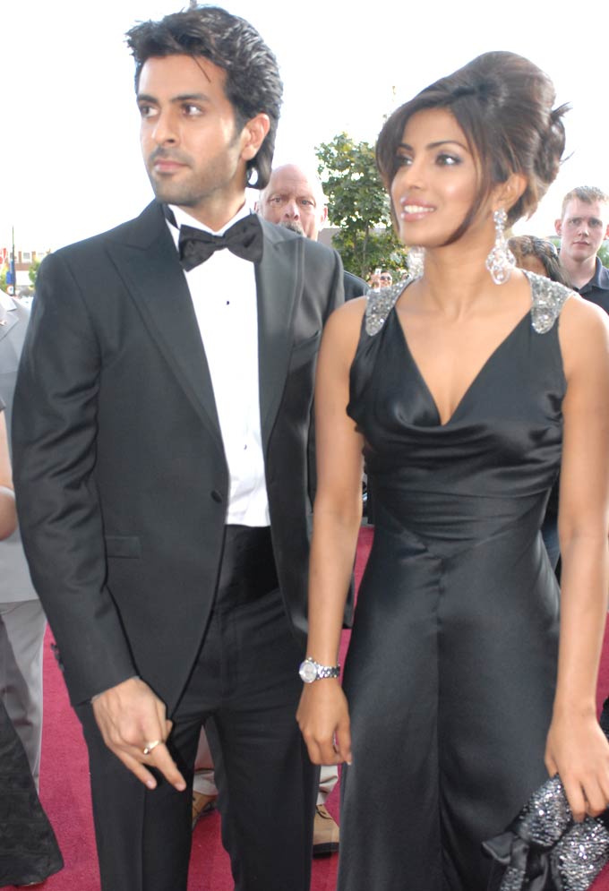Priyanka Chopra and Harman Baweja: They were more than comfortable in each other's company during the Love Story 2050 days, but as soon as the film became a box office disaster, Priyanka distanced herself from Harman even going to the extent of stating that they were never seeing each other. However, all's well between the two now. Harman even attended PeeCee's wedding.