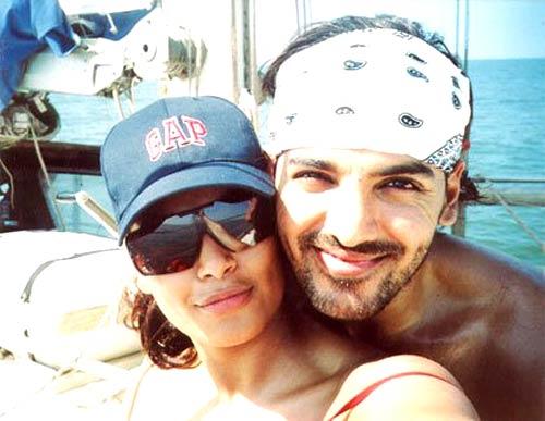 John Abraham and Bipasha Basu: Bipasha Basu has been very vocal and suggestive about John Abraham's alleged cheating ways even as the latter has maintained a dignified silence on the matter. From infidelity to John's lack of commitment, many reasons were speculated to be the cause of their split.