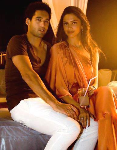 Siddharth Mallya and Deepika Padukone: During their time together, they were extremely comfortable in each other's company. In fact, they were even spotted getting a bit too cosy during IPL games. However, the couple split inexplicably. Later, the grapevine was that Mallya was busy wooing Sonam Kapoor, which led to Deepika giving him the boot.