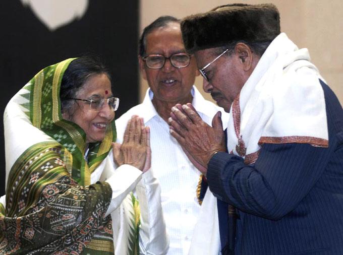 Dey's Bengali autobiography, Jiboner Jalsaghorey was published in 2005. The book has been translated in English (Memories Come Alive), Hindi (Yaden Jee Uthi) and Marathi (Jiboner Jalsaghorey)