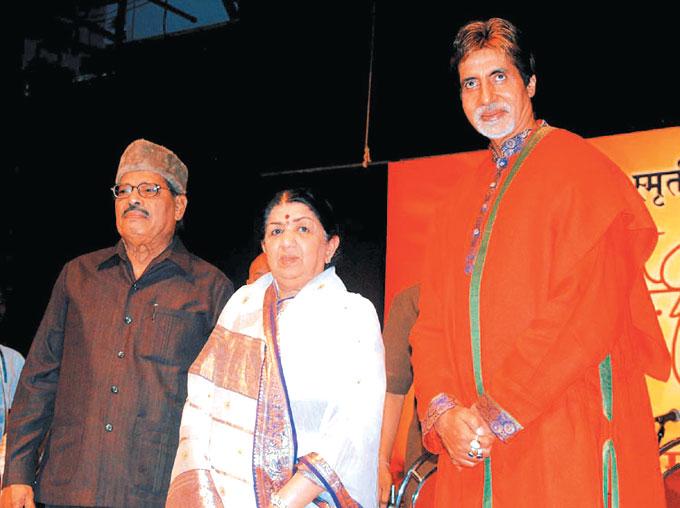 He also sung songs in Bhojpuri, Awadhi, Magahdh and Punjabi among other languages
