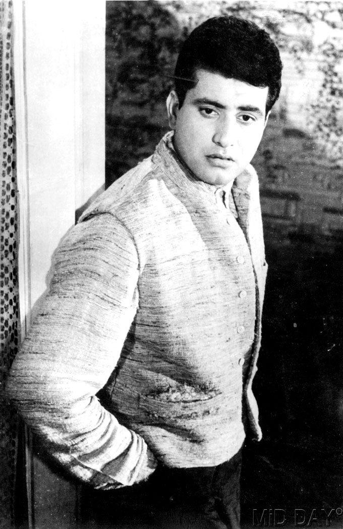 During his struggling days, Manoj Kumar worked as a ghostwriter at different studios and was paid Rs 11 per scene.