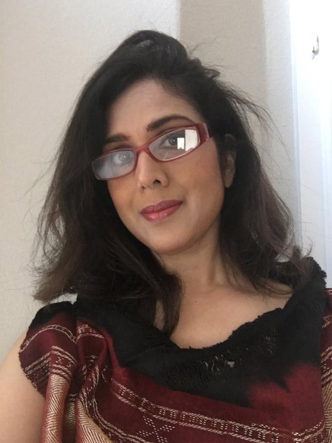 Meenakshi Seshadri teamed up with Amitabh Bachchan for films like Toofan, Akayla and Gangaa Jamunaa Saraswati, but they flopped at the box office.