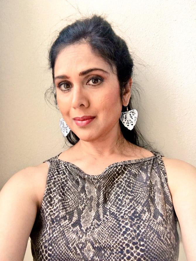 Being a trained dancer, Meenakshi Sheshadri knows four Indian classical dance forms - Bharatanatyam, Kuchipudi, Kathak and Odissi.