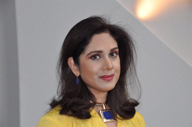 In 1991, Meenakshi Seshadri earned her first nomination for the Filmfare Award for Best Actress for her role in Jurm, directed by Mahesh Bhatt.