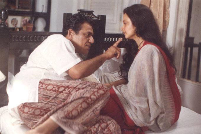 Om Puri appeared in the 2015 Salman Khan movie Bajrangi Bhaijaan. He played the part of a progressive imam, who protects Bajrangi and Munni from the Pakistani security forces and offers them refuge at the madrassa he teaches in.
In picture: Om Puri and Rekha in the controversial film Aastha