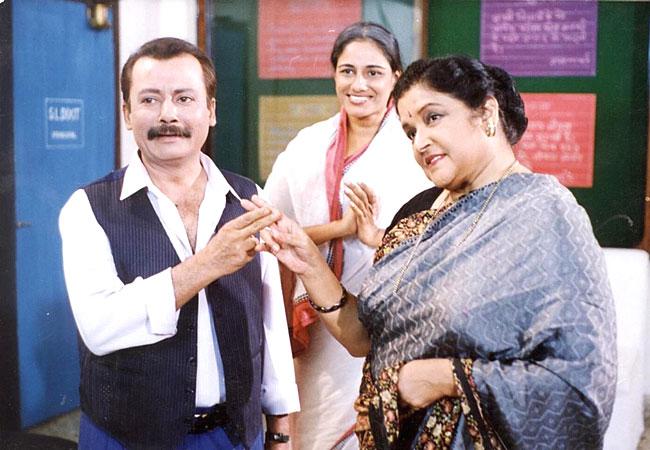 Mohan Bharti in Zabaan Sambhal Ke: The sitcom proved Pankaj Kapur had a comic flair as well. In this television show, Kapur was the Hindi teacher, who has a hell of a time teaching the language to his students, who are grown-ups from different parts of the country and the world.