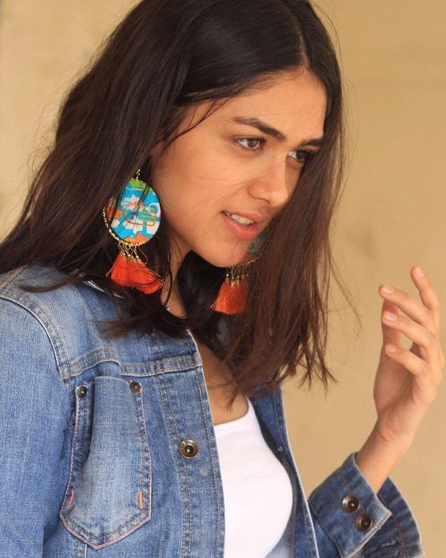 Mrunal Thakur is active on social media and likes to be connected with her fans. She prefers to spend time at home rather than hanging out with friends and partying.