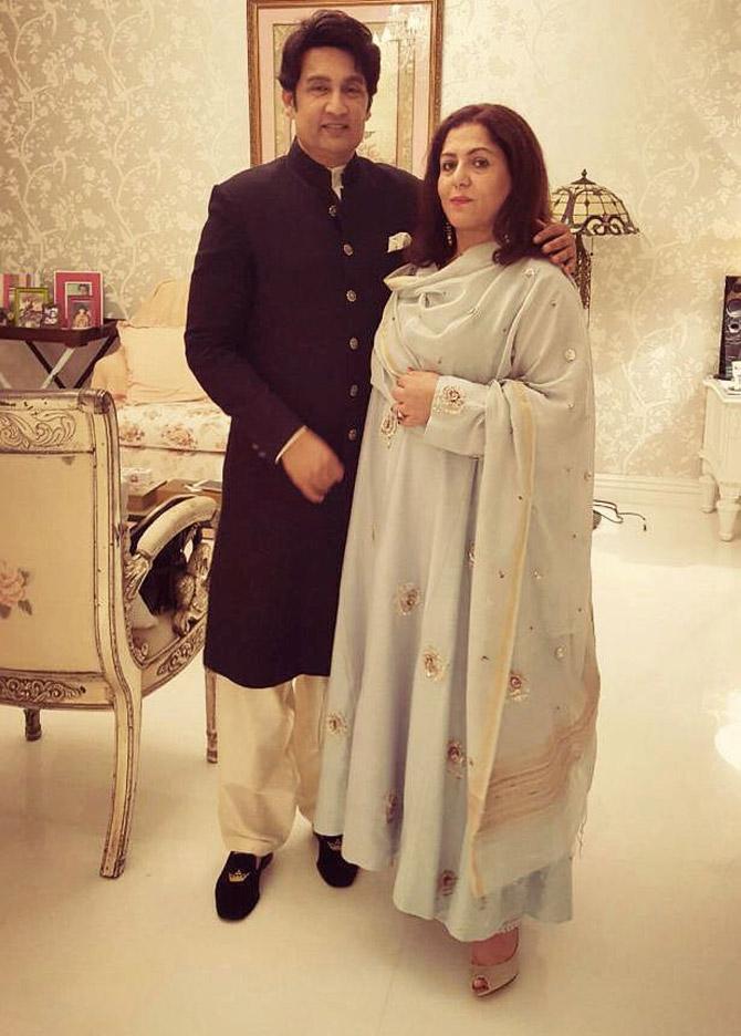 Shekhar Suman and wife Alka look like a royal couple in this picture