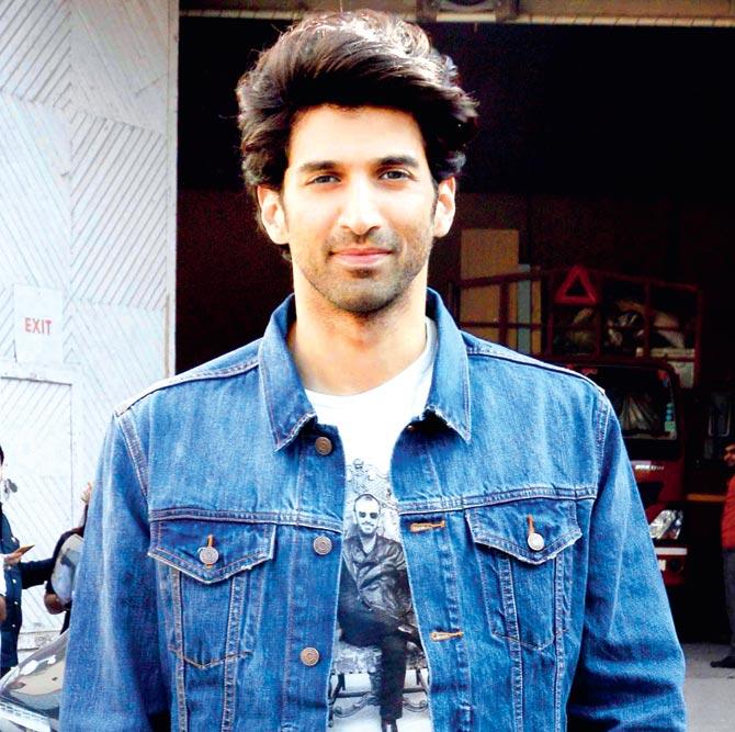Aditya Roy Kapur is not a trained actor, though he has taken dance lessons and also diction classes to improve his Hindi accent. According to him he 'had no burning ambition to become an actor,' and was content with being a VJ, until he was called to audition for London Dreams. During his school years, he wanted to be a cricketer but he quit cricket coaching classes after the sixth standard.