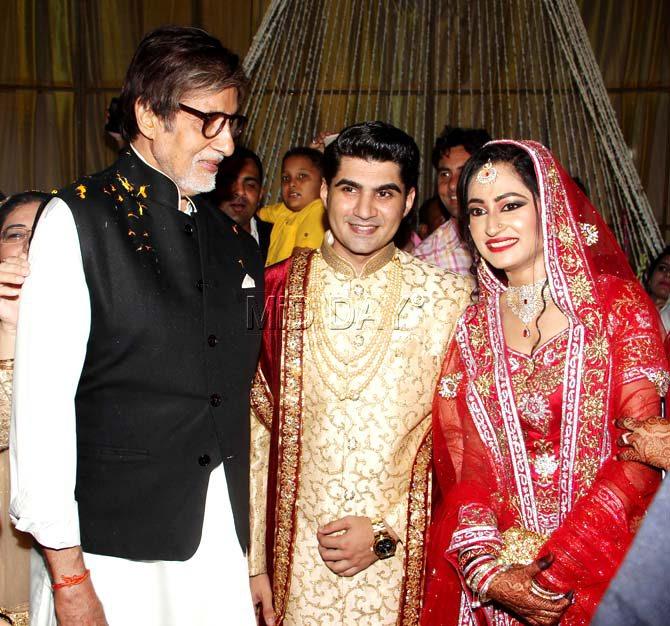 Amitabh Bachchan Childhood Photo,अमिताभ बच्चन ने शेयर किया मां और छोटे भाई  के साथ वाला बचपन का फोटो - amitabh bachchan shares black and white photo  with his mother and younger brother -
