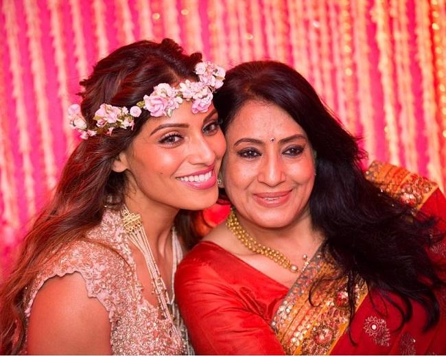 Bipasha Basu's mother Mamta Basu is a homemaker but looks no less than an actress. Bipasha had shared this adorable picture of the mother-daughter duo on Mother's Day and wrote alongside, 'Everything I am,you helped me to be. Thank you Ma...Happy Mother's Day to all the wonderful mothers in the world.'