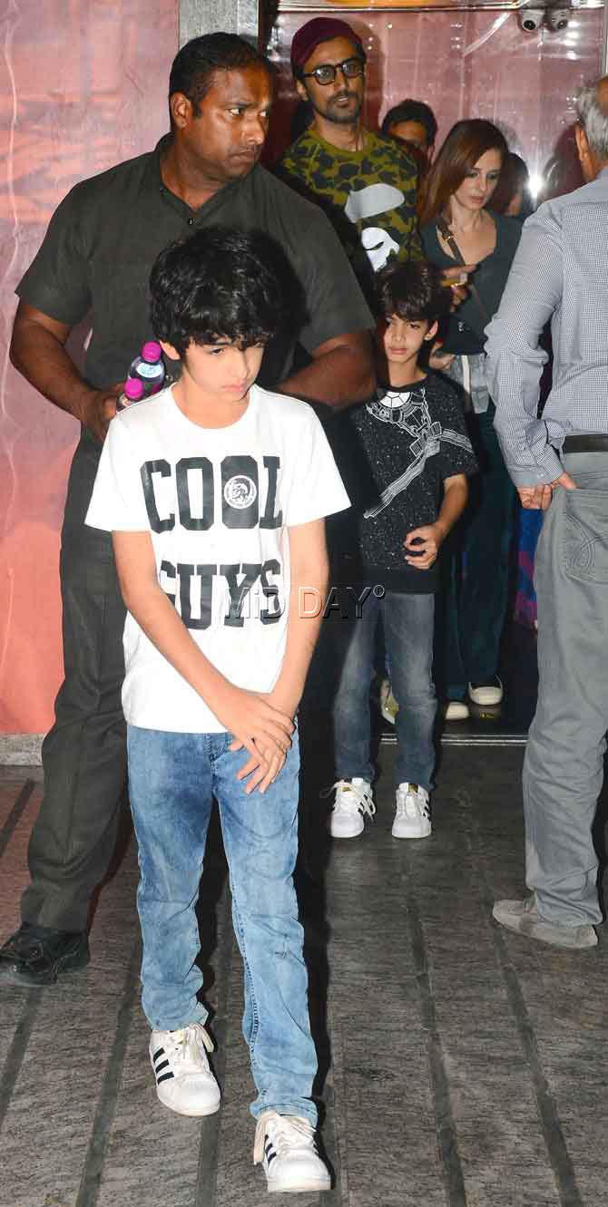 Sussanne Khan with her sons Hrehaan and Hridhaan, and Kunal Kapoor