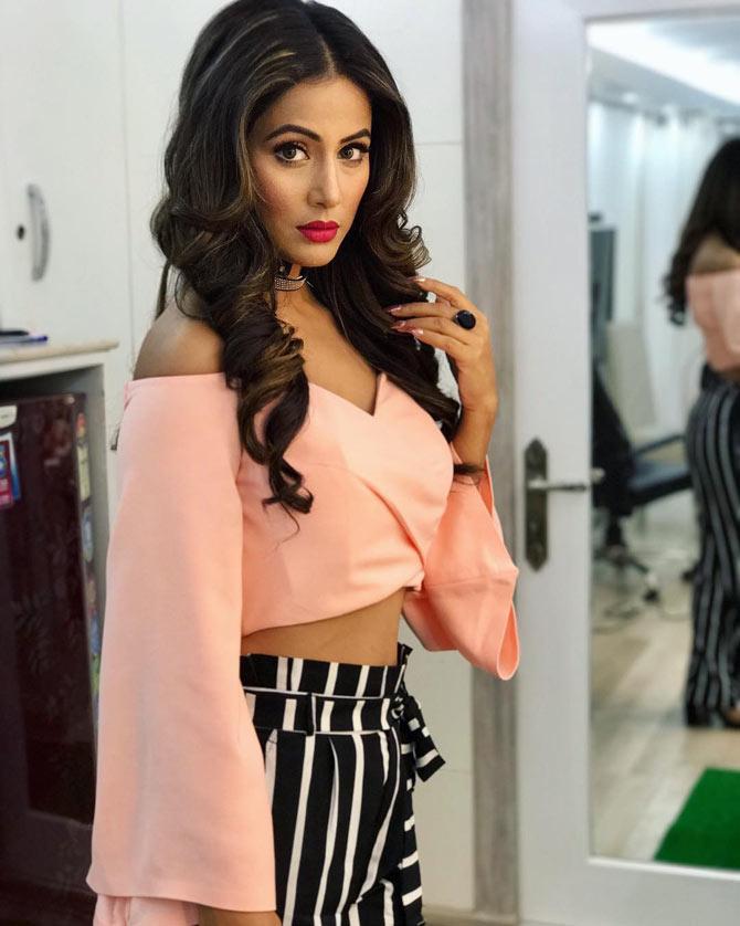 Post her stint in the Bigg Boss 11 house, Hina Khan succeeded in her image makeover. She proved herself as a fashionista considering her sartorial choices throughout her journey in the Bigg Boss house. After that, Khan, till date, keeps treating her fans with pretty pictures of hers on social media.