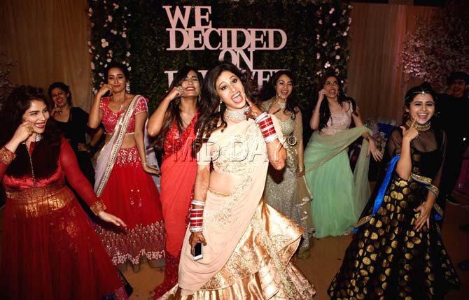 Kishwer Merchantt and her celeb friends dance at the wedding reception