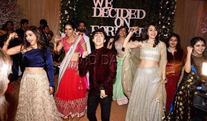 Kishwer Merchantt and her celeb friends dance at the wedding reception