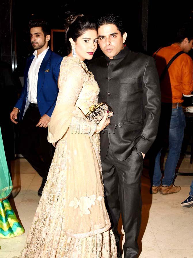 Pooja Gor and Raj Singh Arora at Kishwer Merchantt and Suyyash Rai's wedding reception