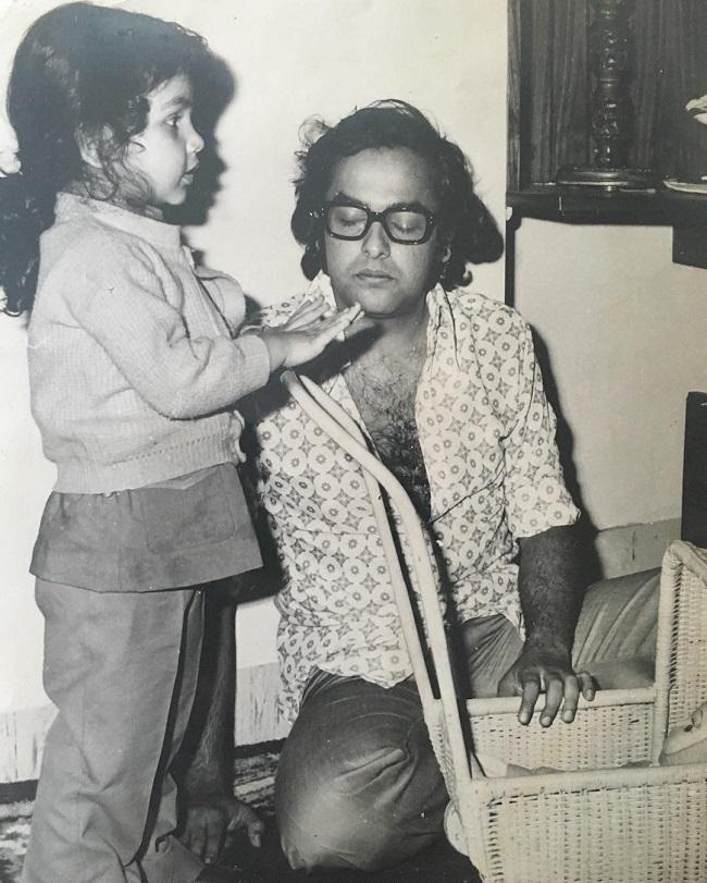 Mahesh Bhatt has time and again proven that he is a loving father to all his children. In picture: A very young Pooja Bhatt with father Mahesh Bhatt.