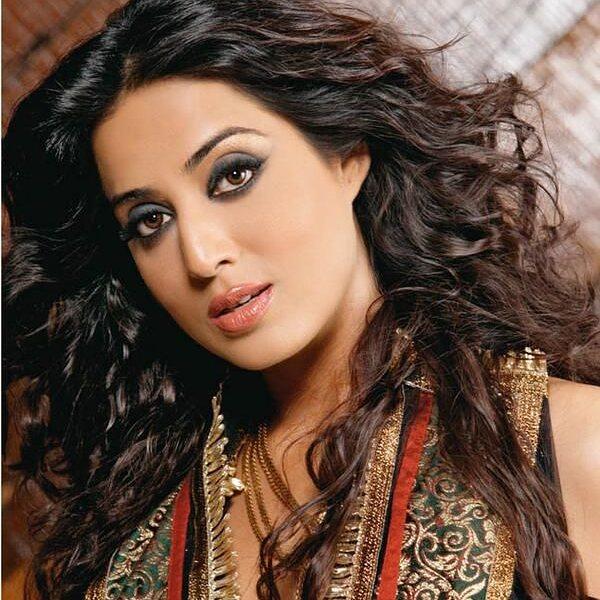 Simple living, high thinking is Punjabi kudi Mahie Gill's motto. If she's not acting, you're bound to find the actress living a simple life. 'I love cooking. Though I am a hardcore non-vegetarian, I love cooking all kinds of vegetarian dishes as well. Apart from that, I love long drives and travel a lot.'