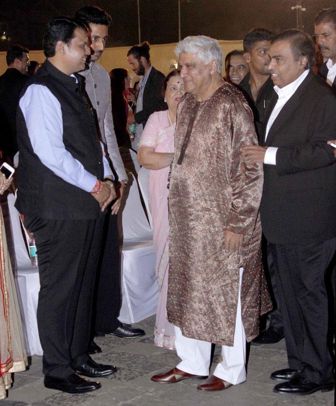 Maharashtra Chief Minister Devendra Fadnavis, Javed Akhtar and Mukesh Ambani in conversation