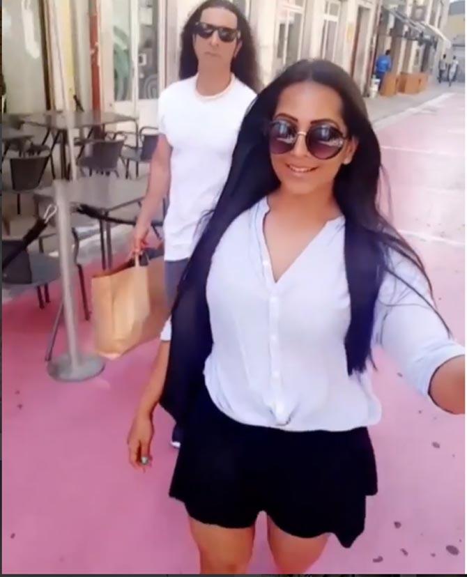 Twinning with your bae! Meghna Naidu takes a selfie with her husband while the couple was vacaying in Lisboa.