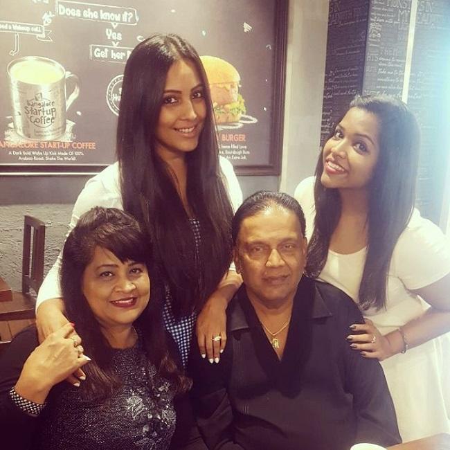 Meghna is quite active on social media and keeps sharing pictures with her family and friends. This one is a throwback picture of herself with her parents and her younger sister, Sona.