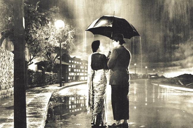 Pyar hua ikraar hua from Shree 420 (1955): It is perhaps the most memorable rain song in Bollywood. The song is picturised on Raj Kapoor and Nargis, who were rumoured to be in love for real with each other. The image of the couple gazing at one another under an umbrella remains one of Hindi cinema's loveliest moments. The song was composed by Shankar Jaikishen and sung by Manna Dey and Lata Mangeshkar.