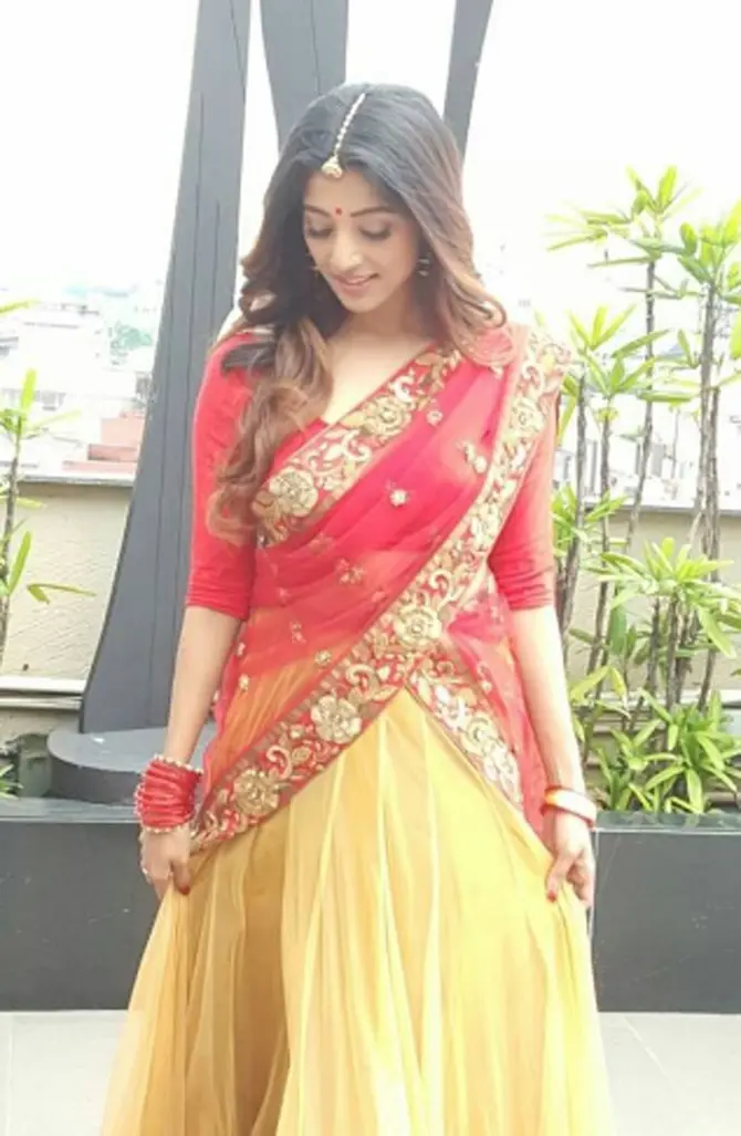 At age 23, Paoli Dam began her career as an actor. She made her acting debut with Television show Jibon Niye Khela, for Zee Bangla.