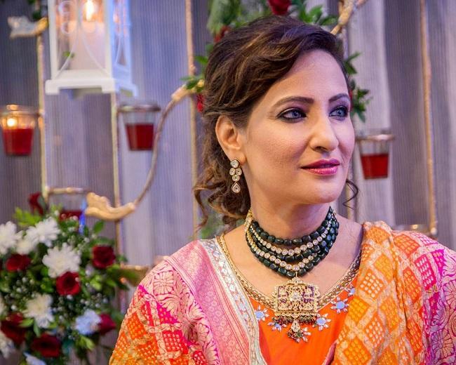 Born on September 27, 1974, into a foreign origin Turko Mongolian Khan Iranian family, Rakshanda Khan is a Mumbai girl! She did her BA in English Literature from St Xavier's College in 1995. Rakshanda is remembered for her negative role as Tanya Virani in the iconic soap opera Kyunki Saas Bhi Kabhi Bahu Thi. (All photos/ Rakshanda Khan's official Instagram account)