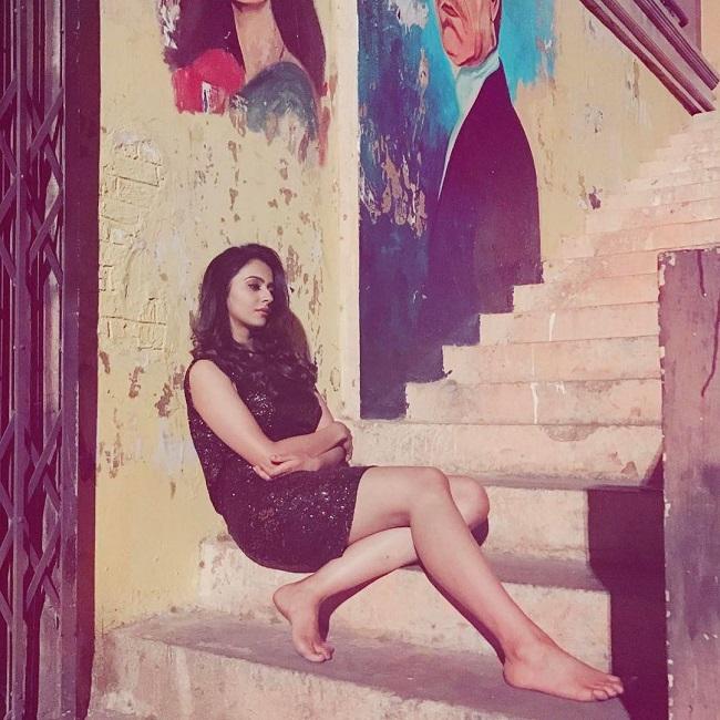 Soon after, Rakul Preet Singh made her foray in films with the Kannada film Gilli in 2009. However, she made a mark in the Tamil and Telugu film industry later and carved a niche for herself in Tollywood and Kollywood.