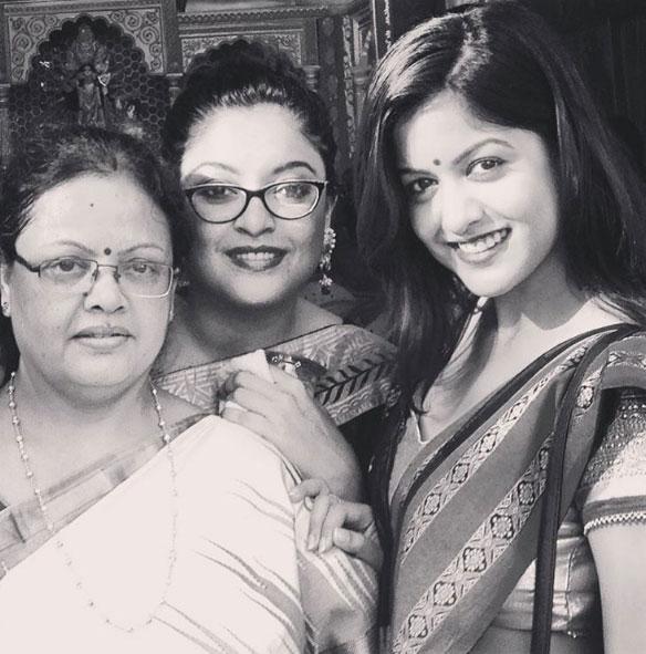 Tanushree Dutta further claimed that she was 'slut shamed', and was called a 'heroine who came and did a few item songs and bold kissing scenes'. Pictured: Tanushree Dutta with her mom and sister.