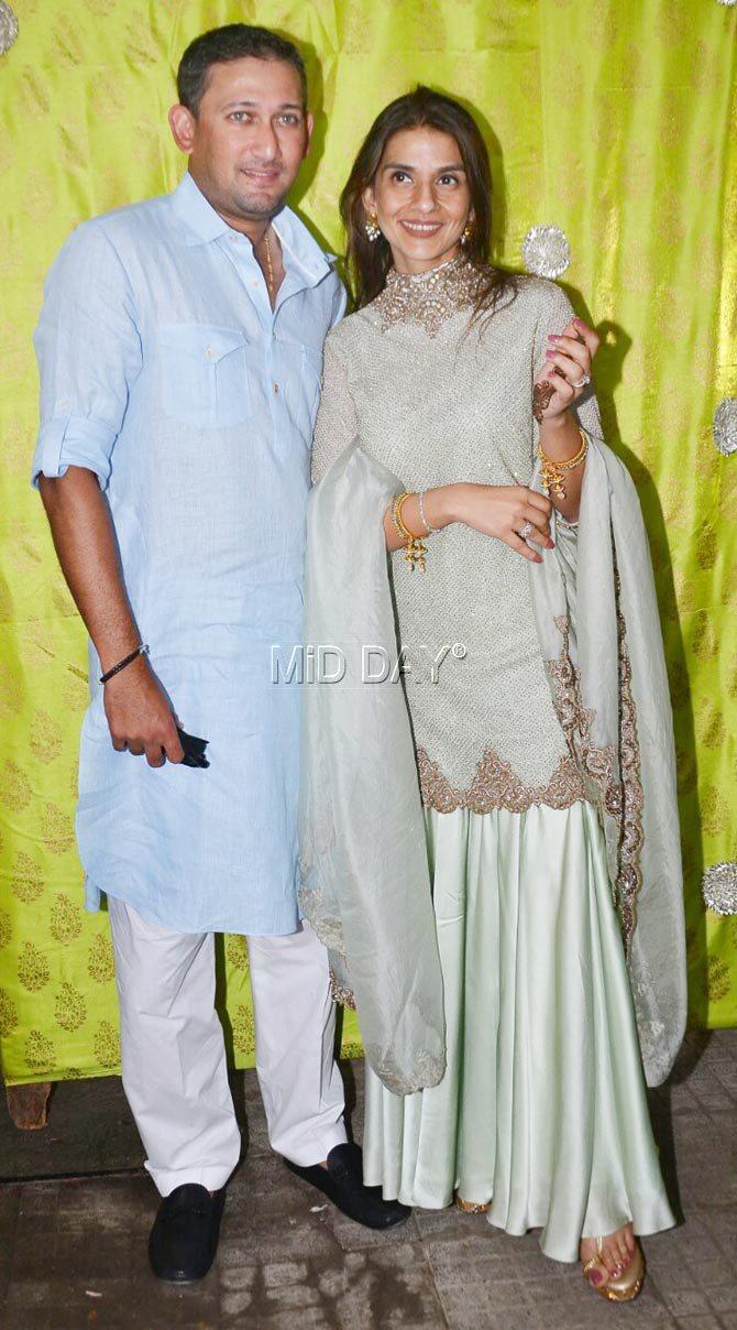 Ajit Agarkar with his wife Fatima Ghadially at Zaheer Khan and Sagarika Ghatge`s mehendi ceremony Ajit Agarkar with his wife Fatima Ghadially at Zaheer Khan and Sagarika Ghatge`s mehendi ceremony