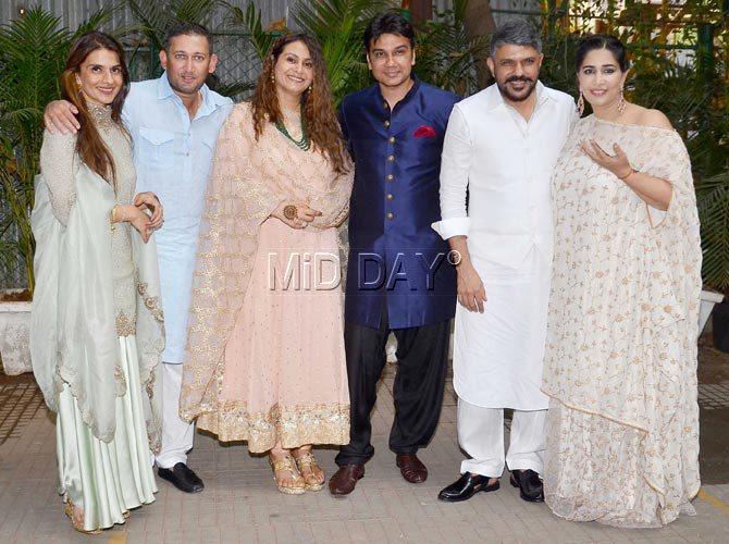 Ajit Agarkar and his wife Fatima Ghadially played hosts for Zaheer Khan and Sagarika Ghatge`s mehendi ceremony Ajit Agarkar and his wife Fatima Ghadially played hosts for Zaheer Khan and Sagarika Ghatge`s mehendi ceremony