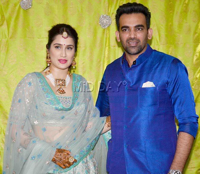 Zaheer Khan wore a blue kurta while his bride Sagarika Ghatge opted for a light blue lehenga