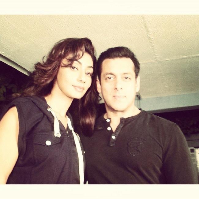 Mahekk Chahal: She was also a part of Bigg Boss and has appeared in Salman Khan`s hit film Wanted. Even after her stint of Bigg Boss was over, Salman chose to stay supportive of her. Well, she was not launched by Salman Khan, but the actor`s support surely boosted her career.