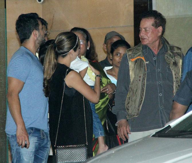 Amrita Arora Ladak, Salim Khan and other family members