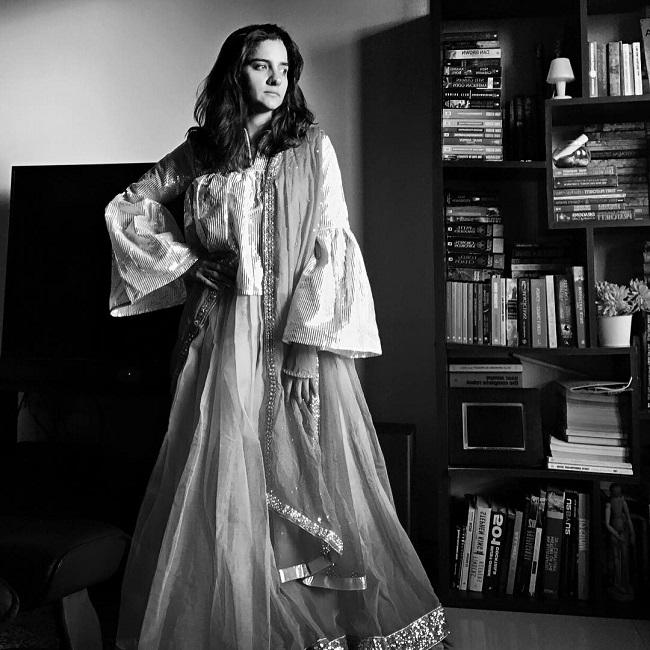 Shruti Seth is now seen in Mentalhood, a web series that starts streaming on Ekta Kapoor's ALTBalaji from March 11, 2020. The web-series also features Karisma Kapoor and Sandhya Mridul.