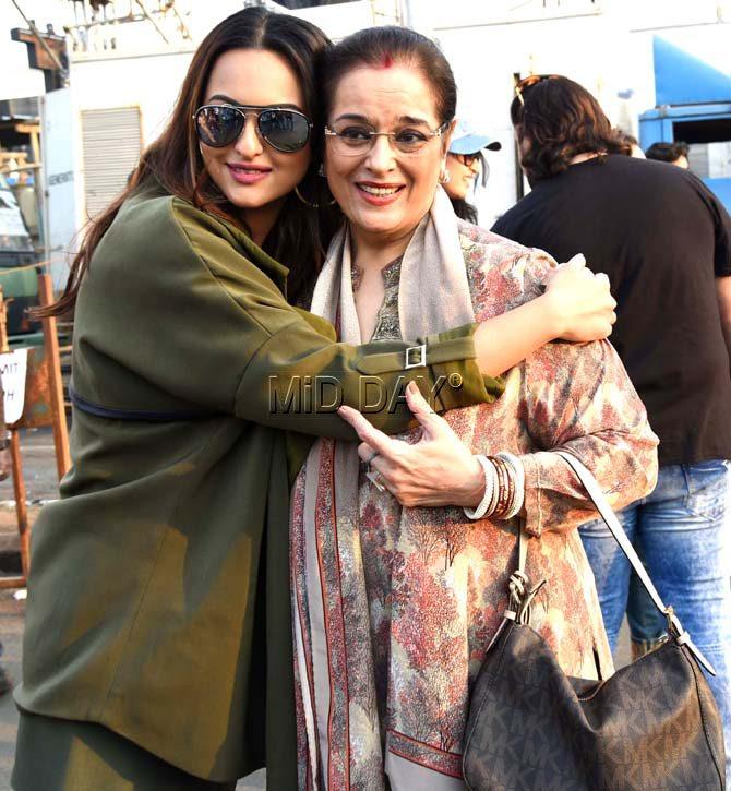 'Force 2' actress Sonakshi Sinha with her mother Poonam